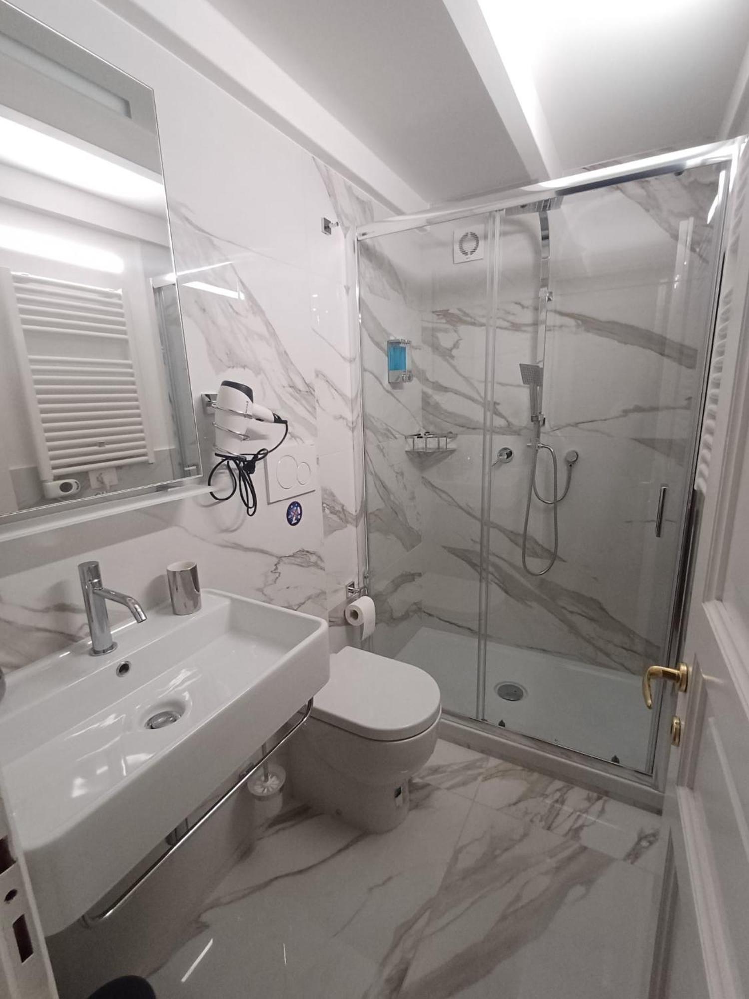 Assunta Domus Hotel Rome Bagian luar foto