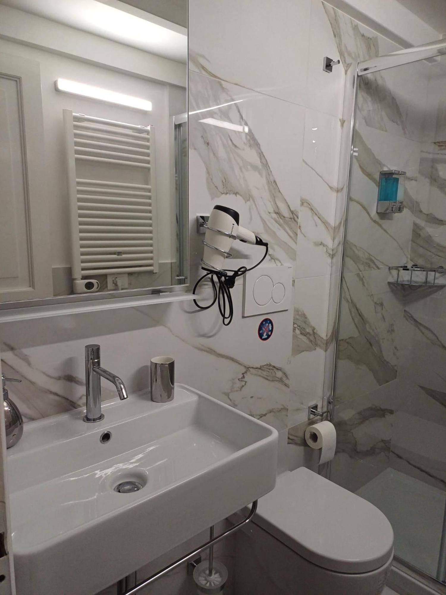 Assunta Domus Hotel Rome Bagian luar foto