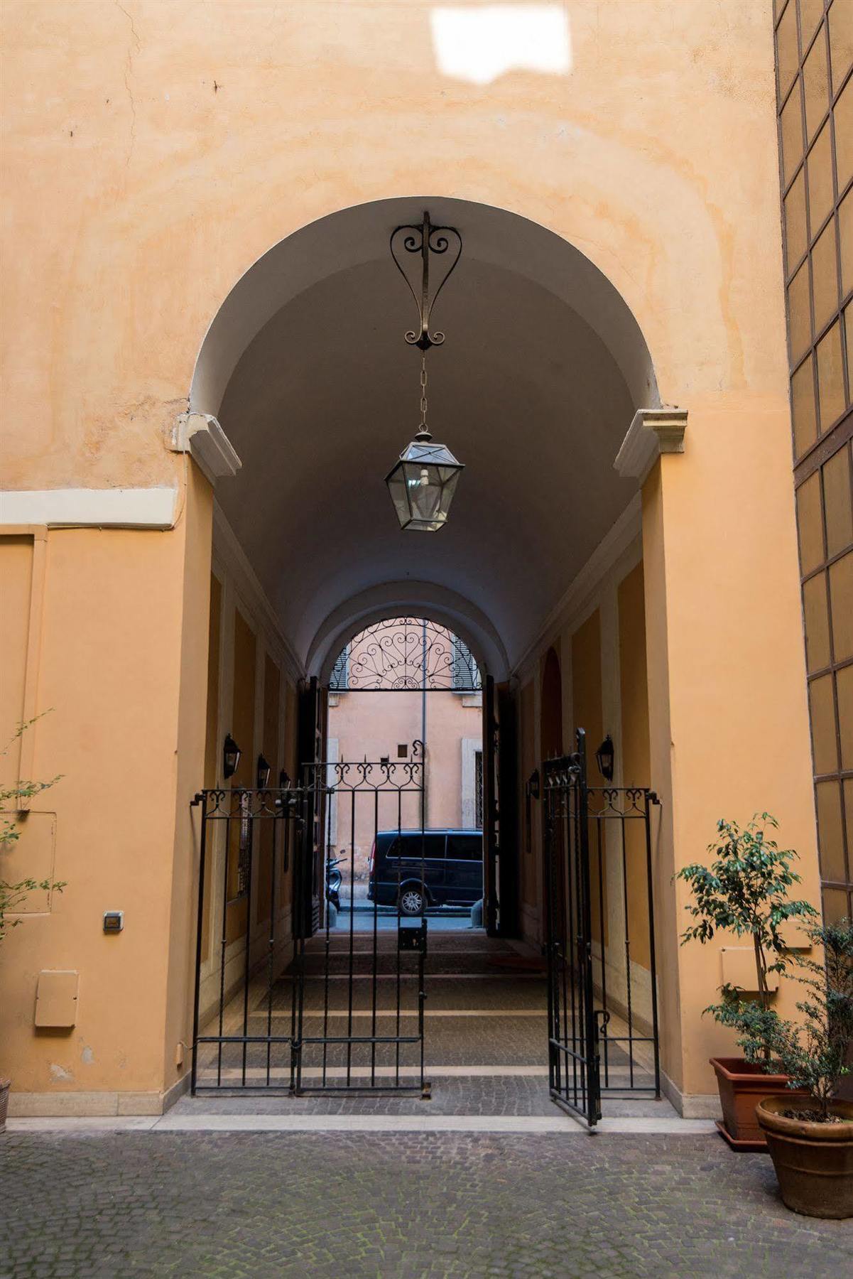 Assunta Domus Hotel Rome Bagian luar foto
