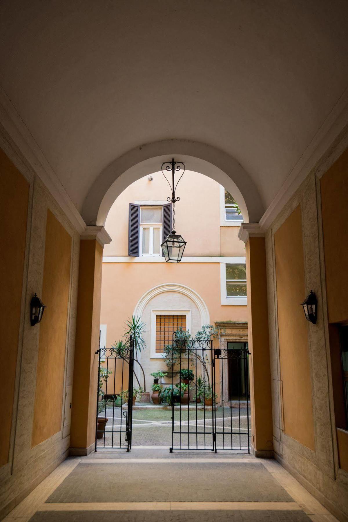 Assunta Domus Hotel Rome Bagian luar foto